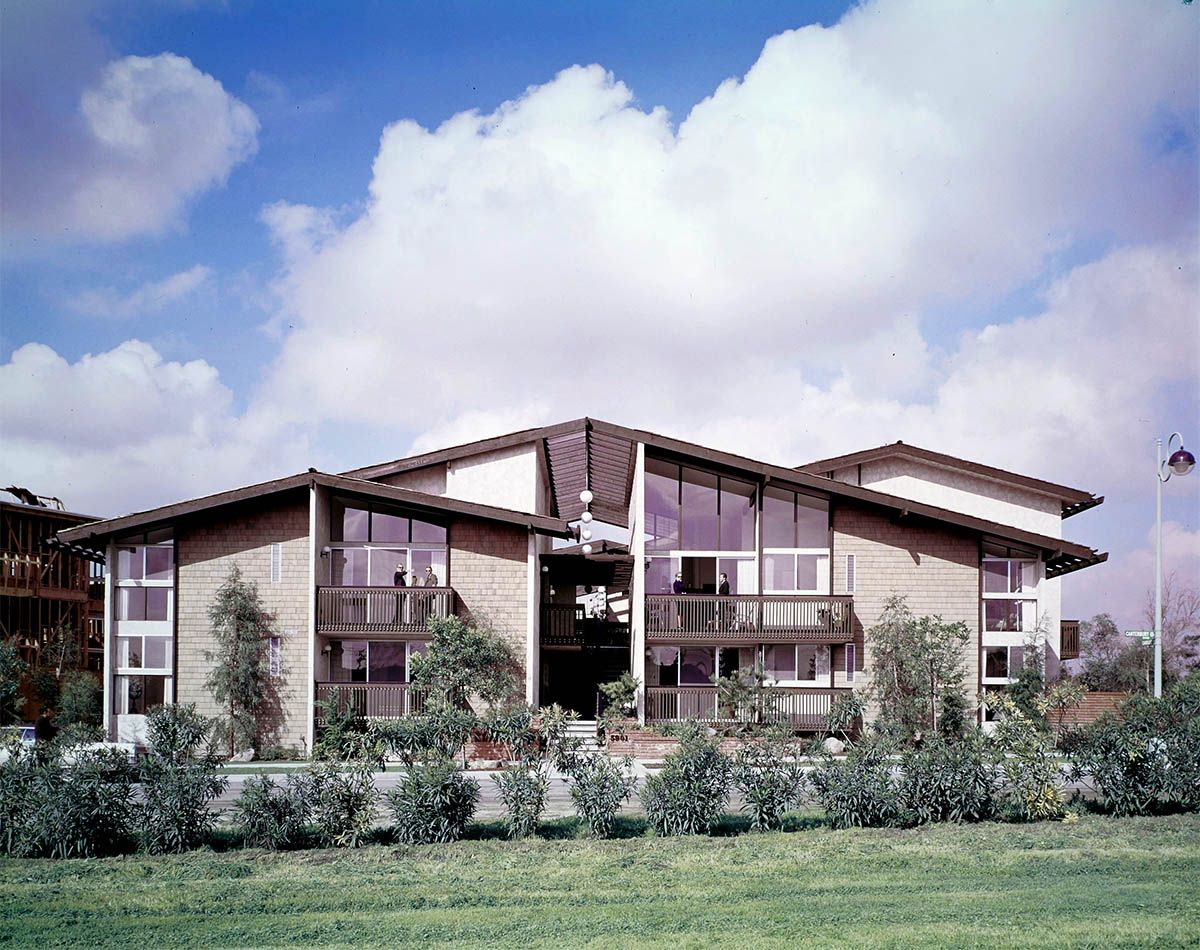 What style is this called ? Kentwood Apartment, Culver City, California